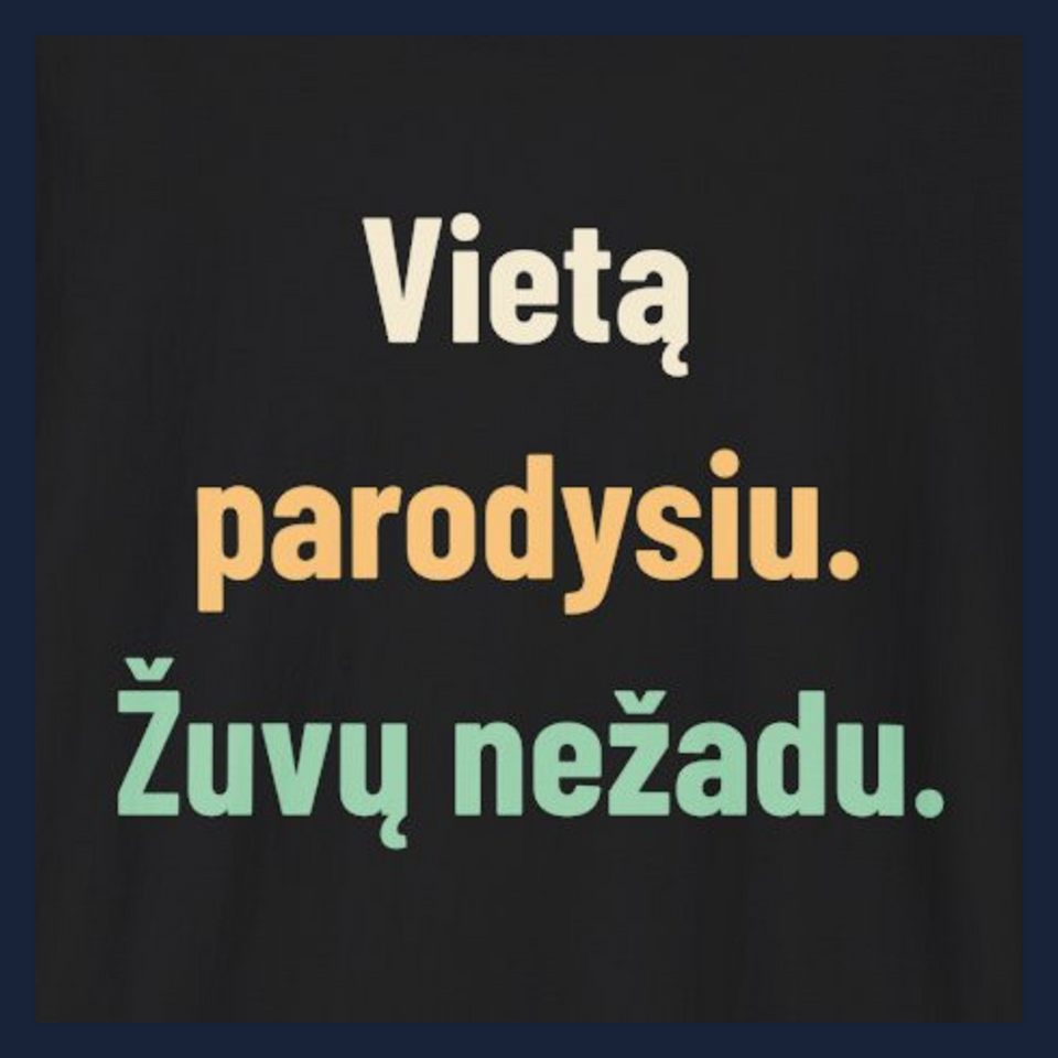 Vietą parodysiu. Žuvų nežadu. · Marškinėliai · Užrašo stambus planas