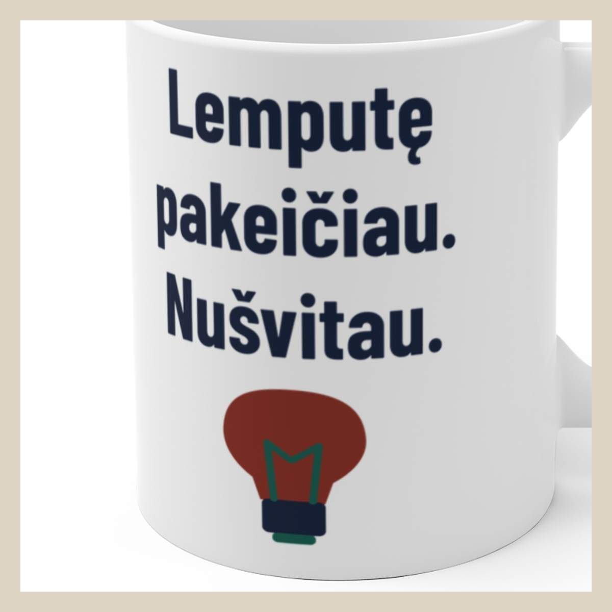 Lemputę pakeičiau. Nušvitau. · Puodelis · Užrašo stambus planas