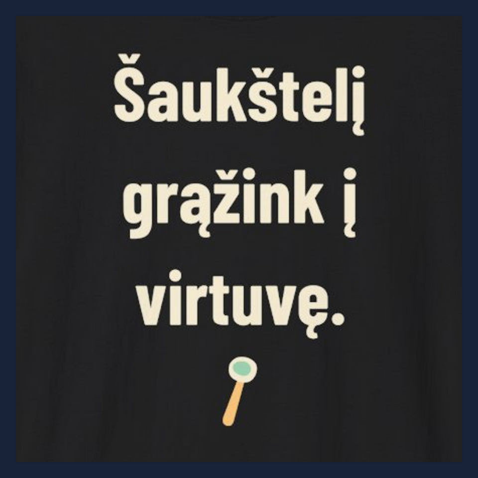 Šaukštelį grąžink į virtuvę. · Marškinėliai · Užrašo stambus planas