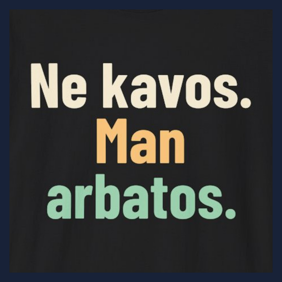 Ne kavos. Man arbatos. · Marškinėliai · Užrašo stambus planas