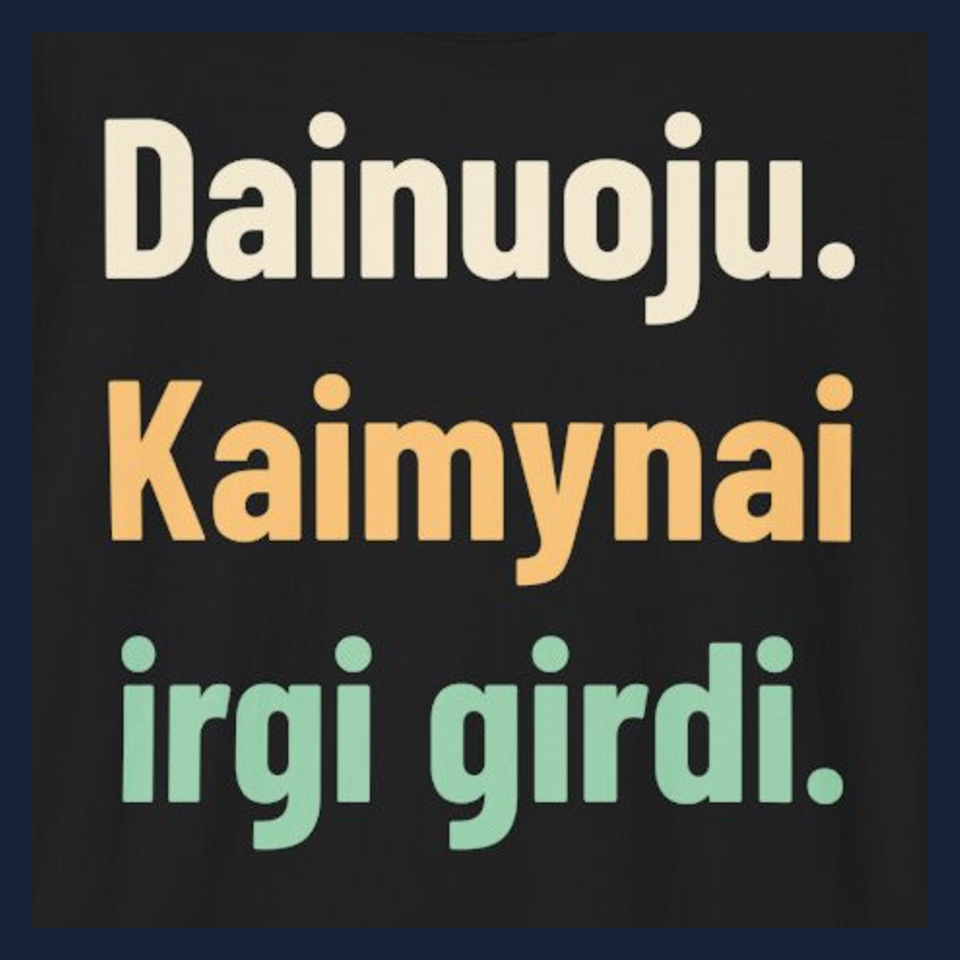 Dainuoju. Kaimynai irgi girdi. · Marškinėliai · Užrašo stambus planas