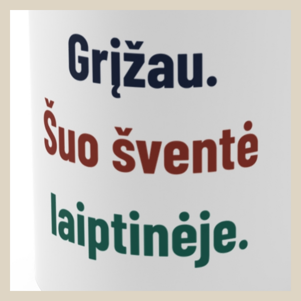 Grįžau. Šuo šventė laiptinėje. · Puodelis · Užrašo stambus planas
