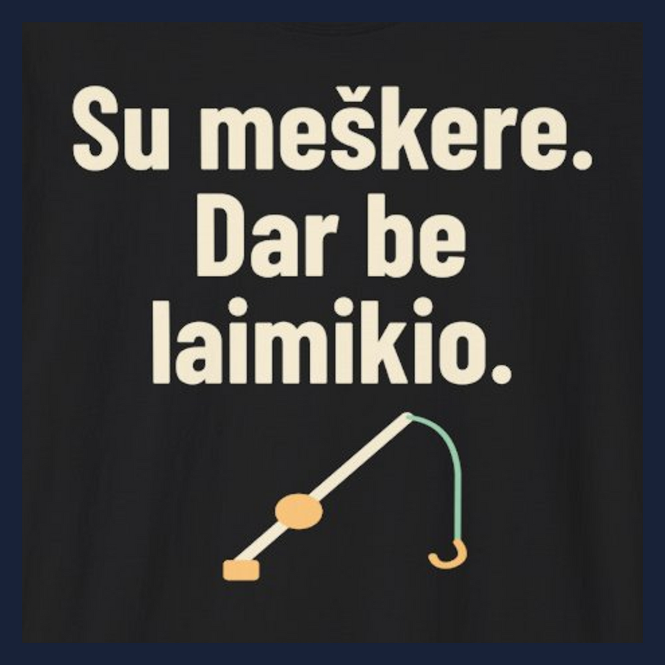 Su meškere. Dar be laimikio. · Marškinėliai · Užrašo stambus planas
