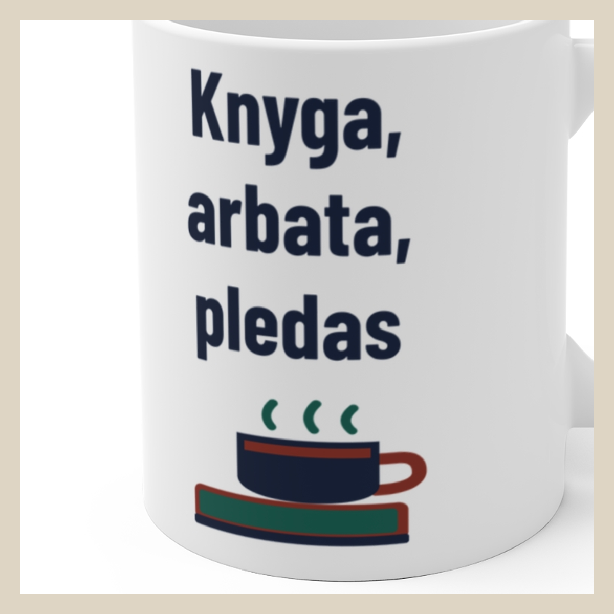 Knyga, arbata, pledas · Puodelis · Užrašo stambus planas