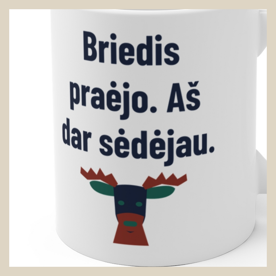 Briedis praėjo. Aš dar sėdėjau. · Puodelis · Užrašo stambus planas