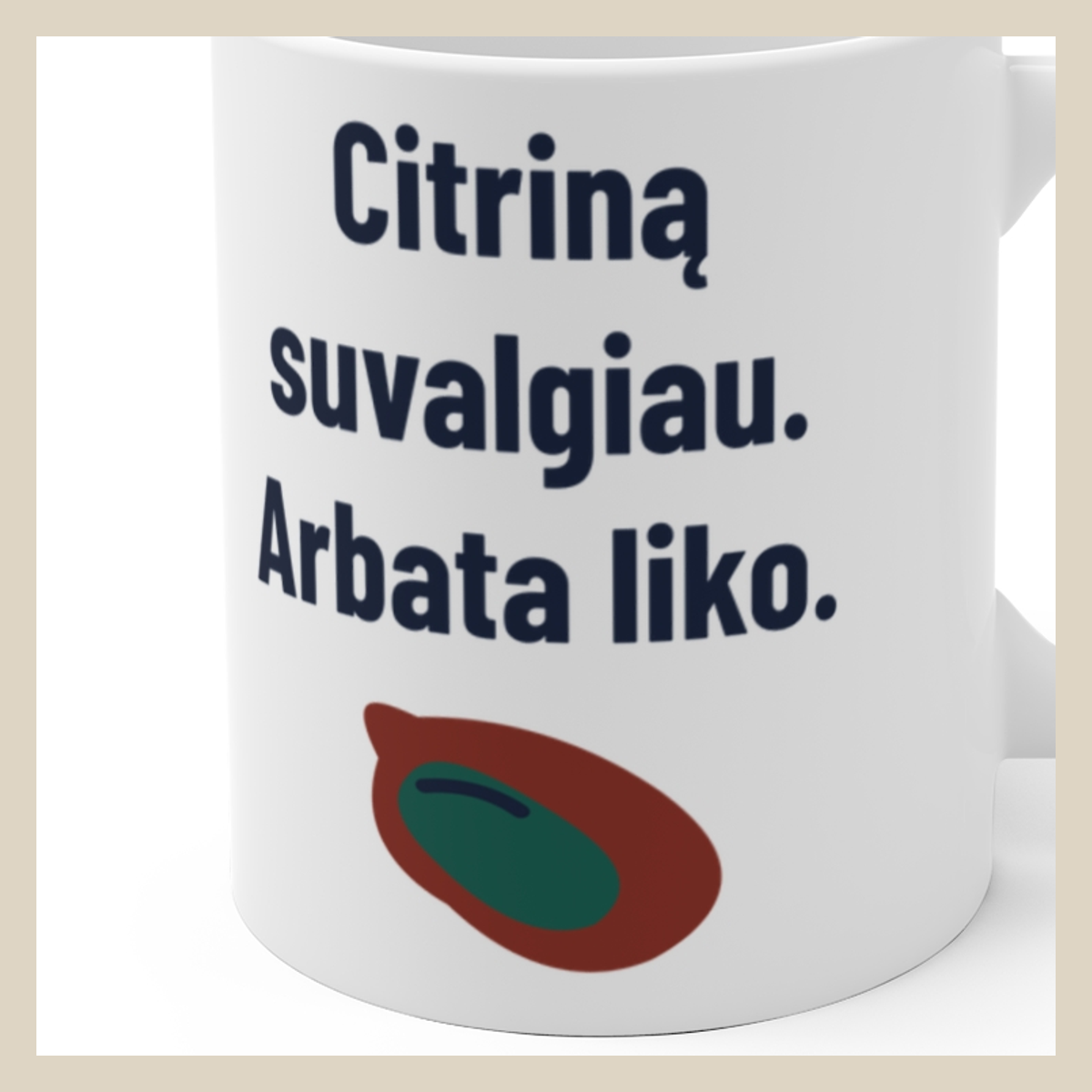 Arbata be citrinos – ne arbata. – Citriną suvalgiau. Arbata liko. · Puodelis · Užrašo stambus planas