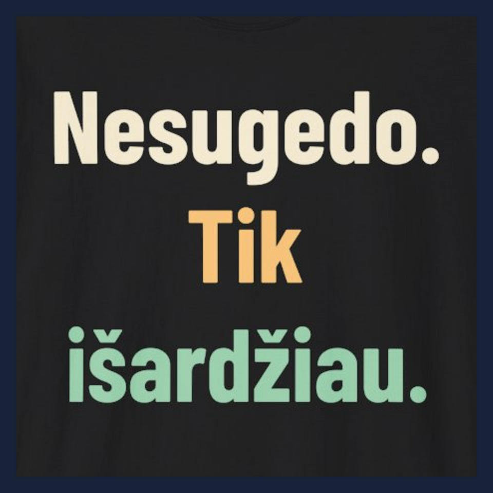 Nesugedo. Tik išardžiau. · Marškinėliai · Užrašo stambus planas