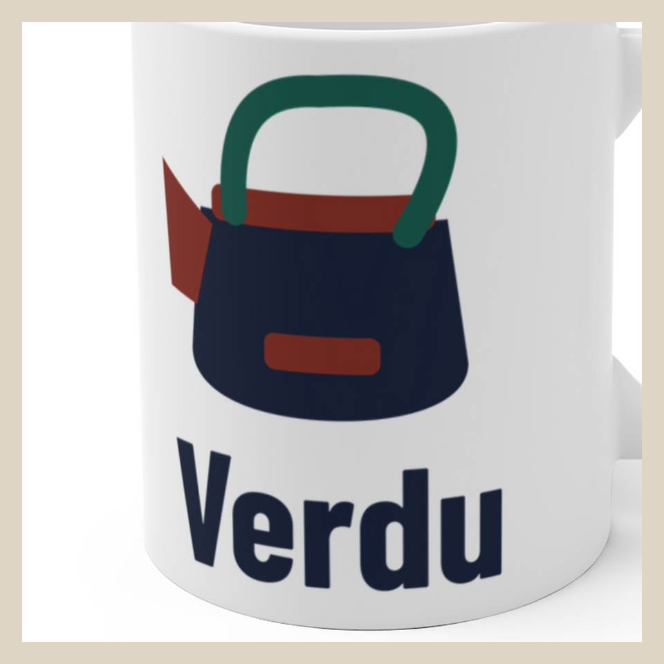 Verdu · Puodelis · Užrašo stambus planas