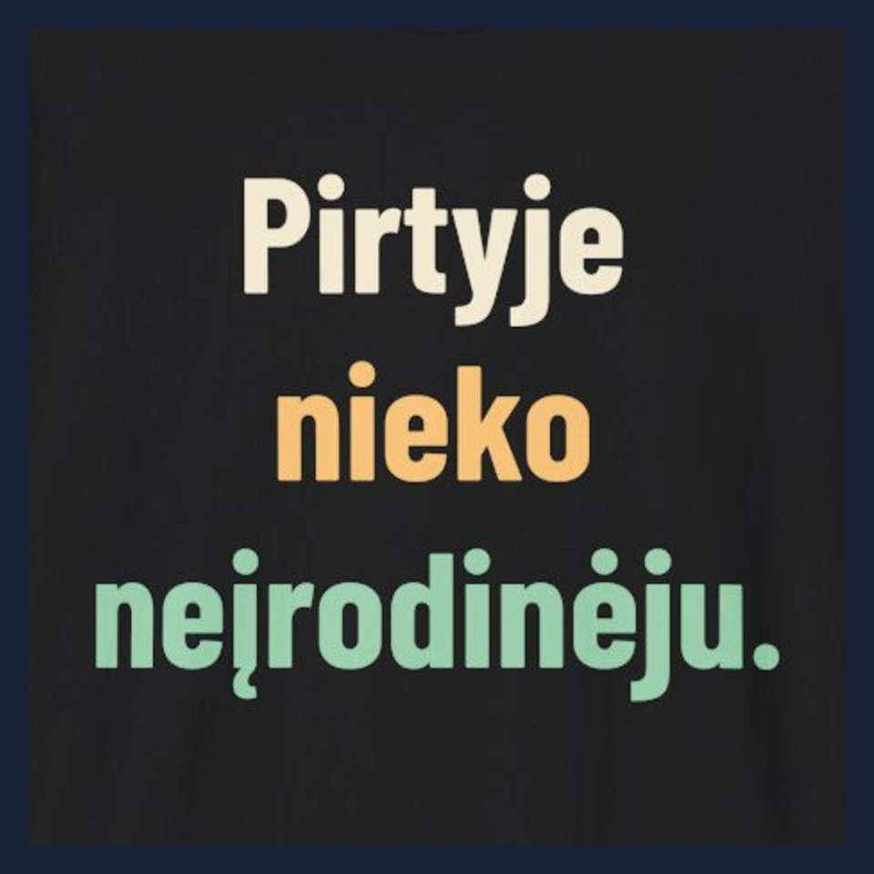 Pirtyje nieko neįrodinėju. · Marškinėliai · Užrašo stambus planas