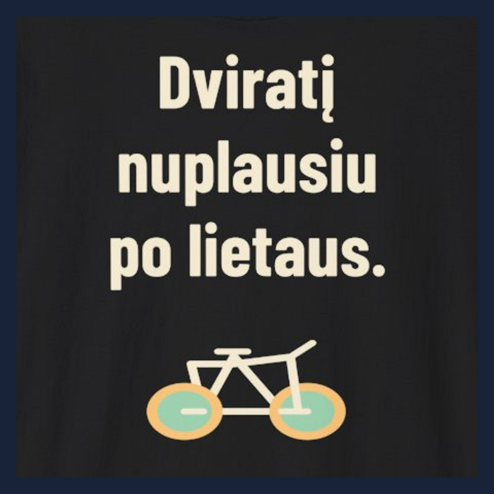 Dviratį nuplausiu po lietaus. · Marškinėliai · Užrašo stambus planas