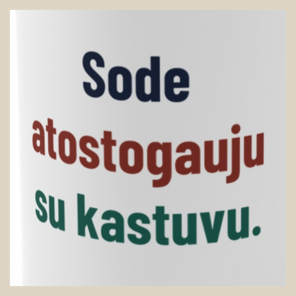 Sode atostogauju su kastuvu. · Puodelis · Užrašo stambus planas