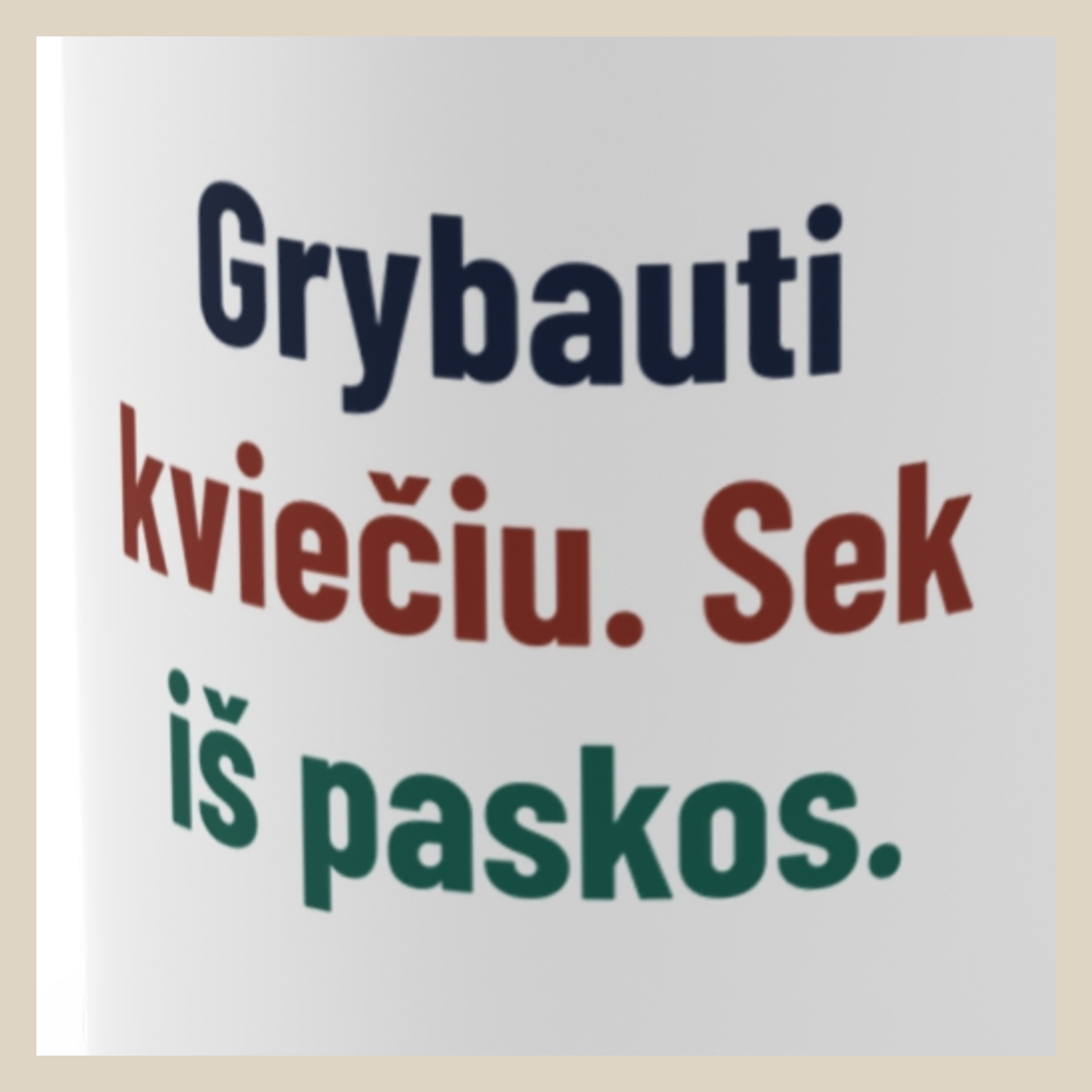 Grybauti kviečiu. Sek iš paskos. · Puodelis · Užrašo stambus planas