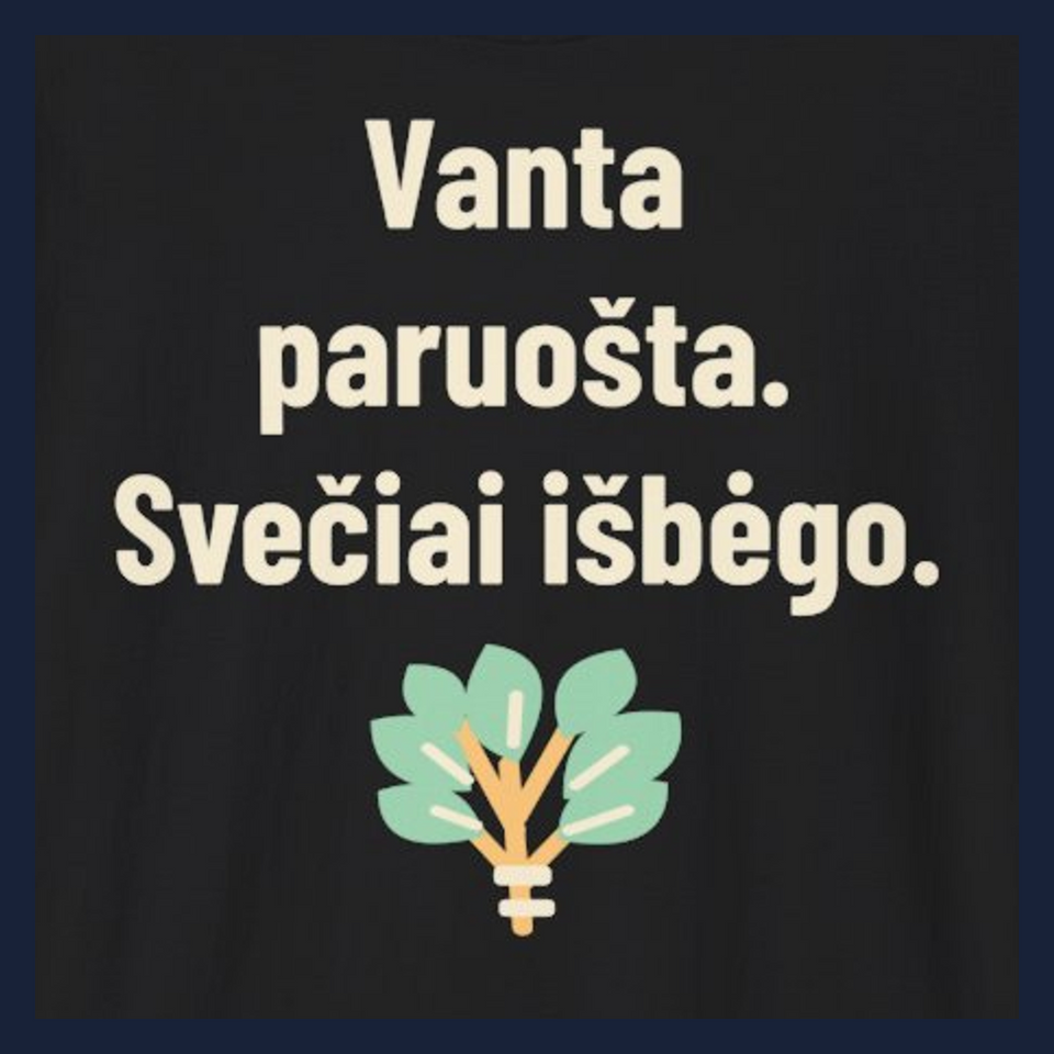 Vanta paruošta. Svečiai išbėgo. · Marškinėliai · Užrašo stambus planas