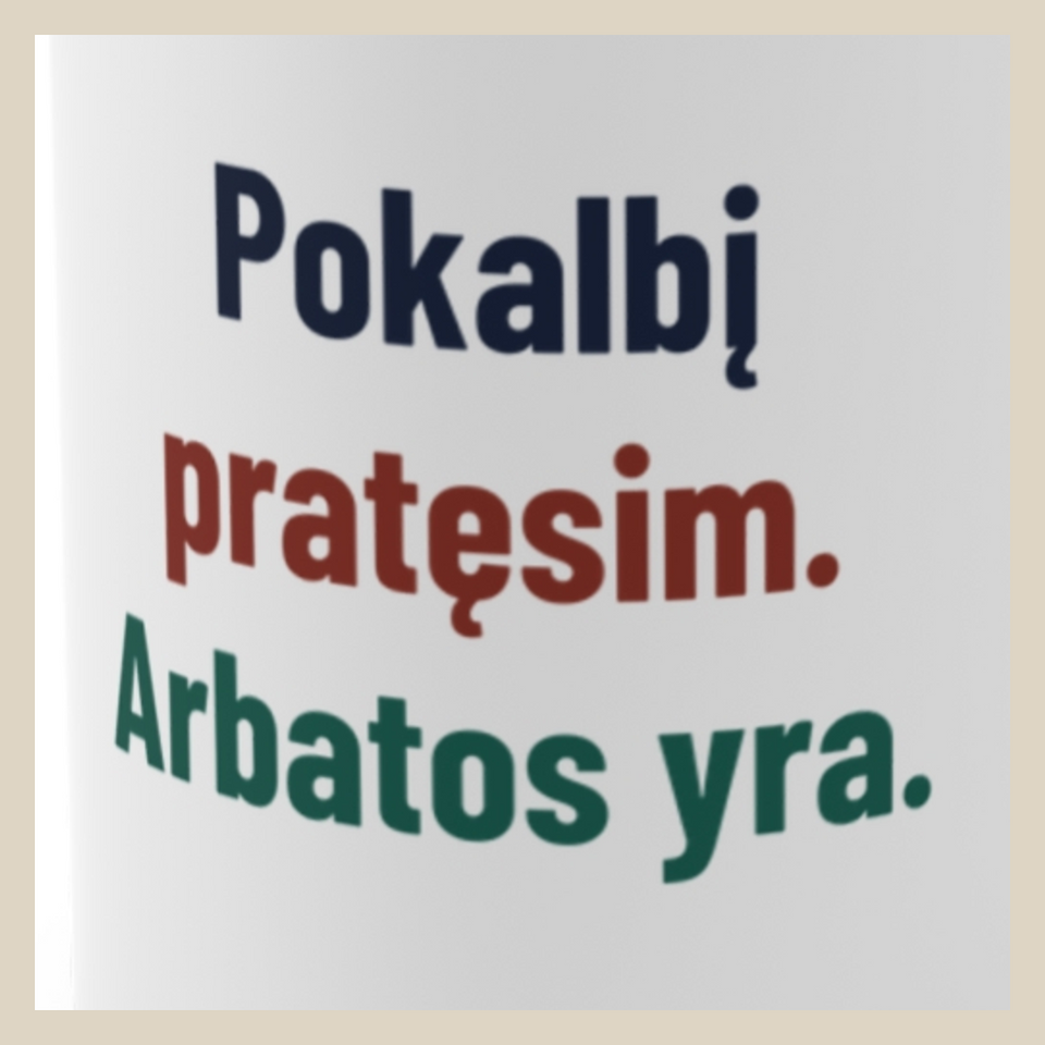 Pokalbį pratęsim. Arbatos yra. · Puodelis · Užrašo stambus planas