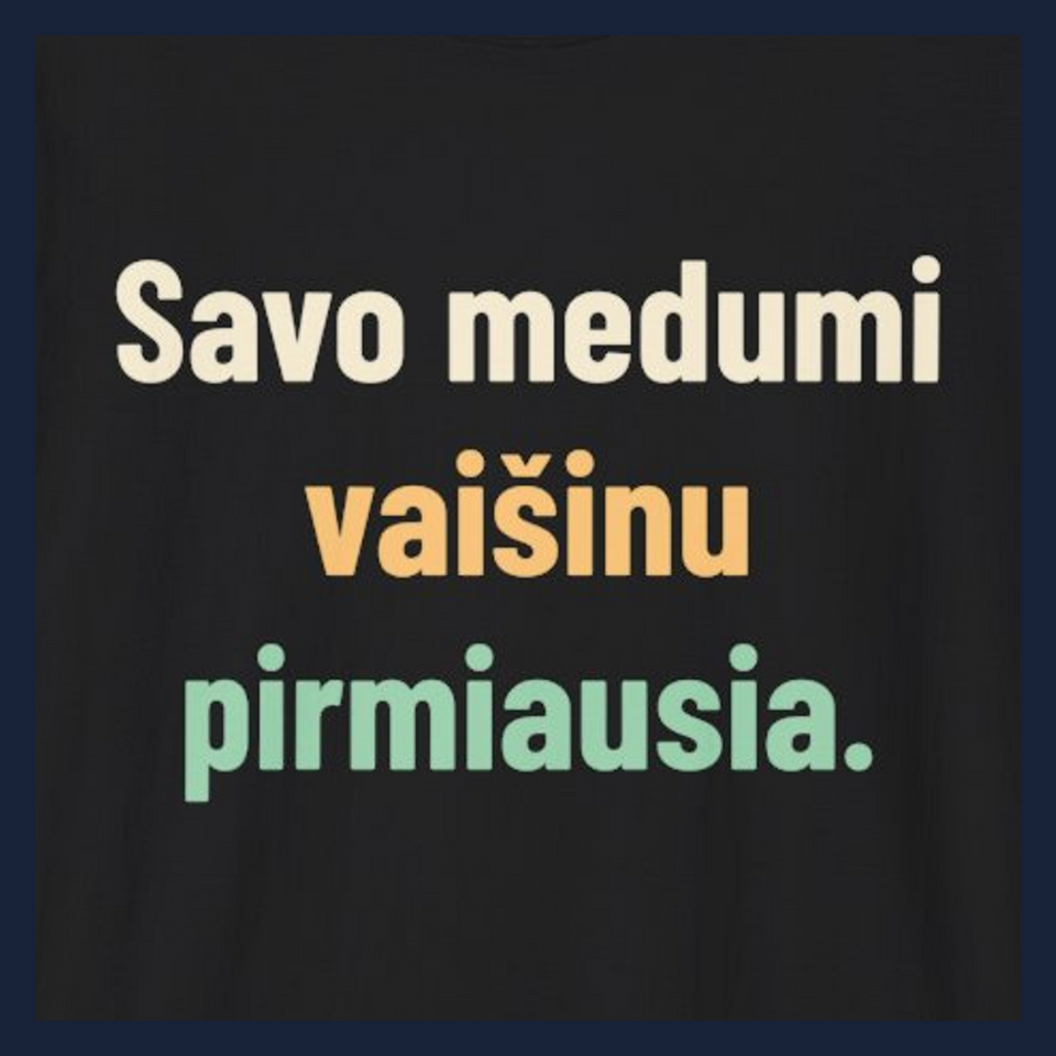 Savo medumi vaišinu pirmiausia. · Marškinėliai · Užrašo stambus planas
