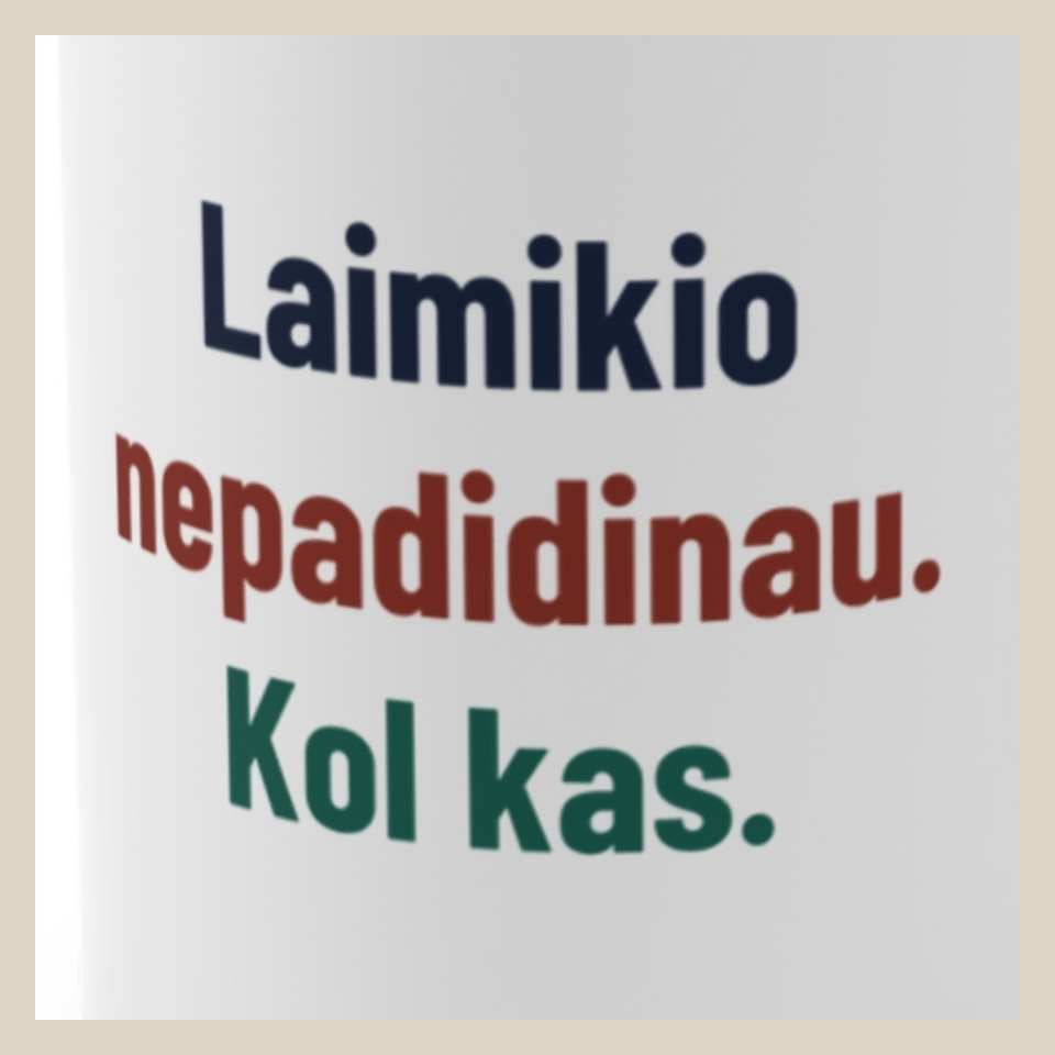 Laimikio nepadidinau. Kol kas. · Puodelis · Užrašo stambus planas