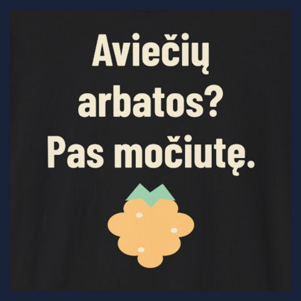 Aviečių arbatos? Pas močiutę. · Marškinėliai · Užrašo stambus planas
