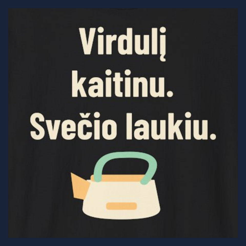 Virdulį kaitinu. Svečio laukiu. · Marškinėliai · Užrašo stambus planas