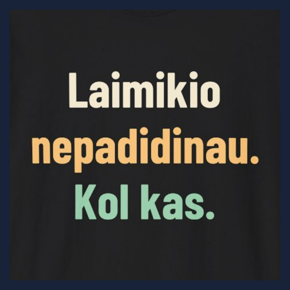 Laimikio nepadidinau. Kol kas. · Marškinėliai · Užrašo stambus planas