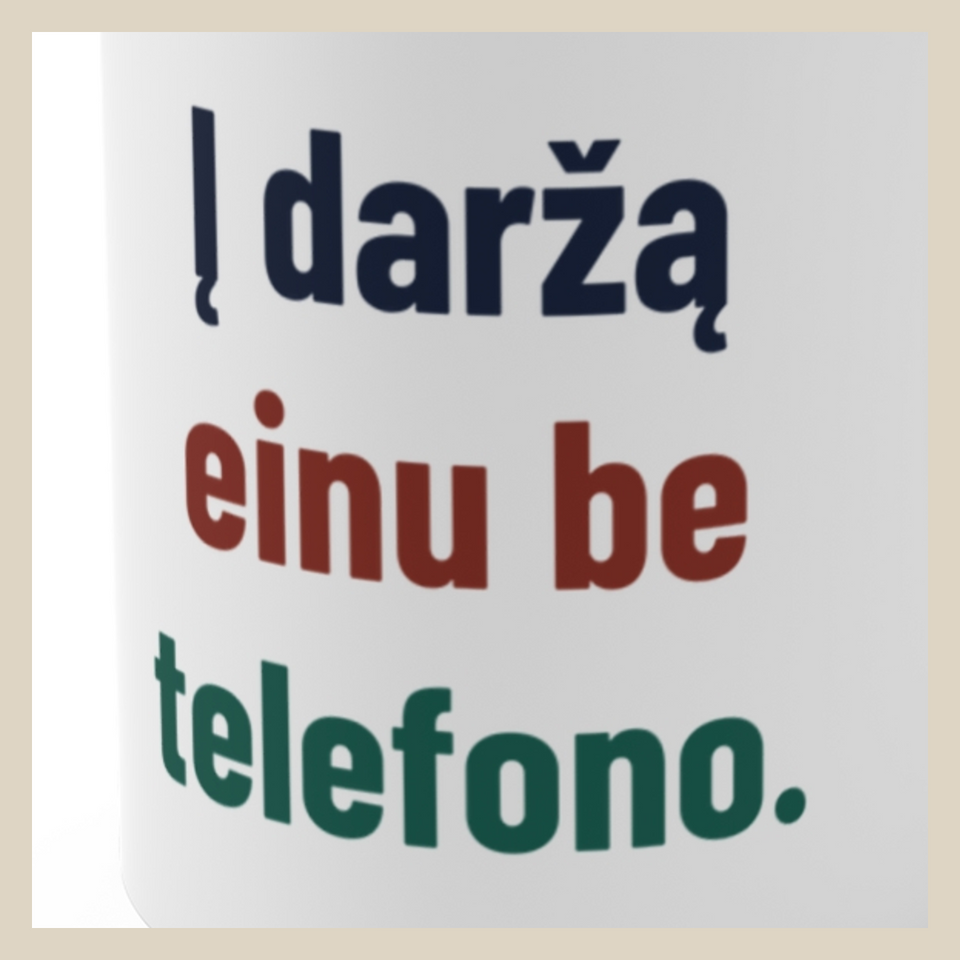 Į daržą einu be telefono. · Puodelis · Užrašo stambus planas
