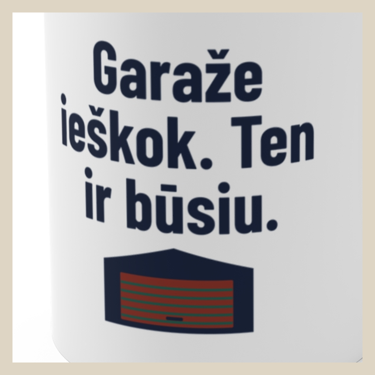 Garaže ieškok. Ten ir būsiu. · Puodelis · Užrašo stambus planas