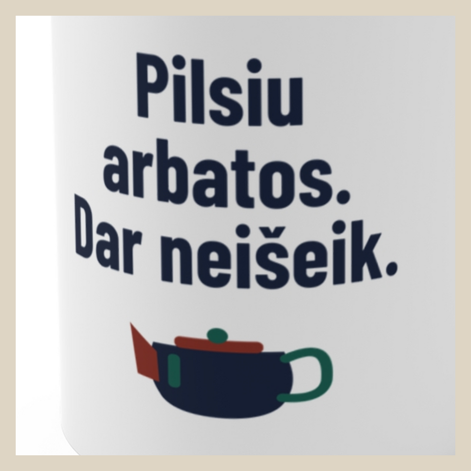 Pilsiu arbatos. Dar neišeik. · Puodelis · Užrašo stambus planas