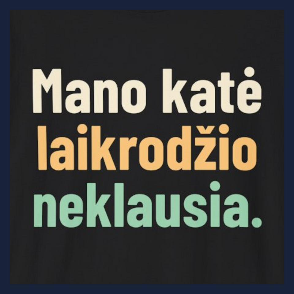 Mano katė laikrodžio neklausia. · Marškinėliai · Užrašo stambus planas