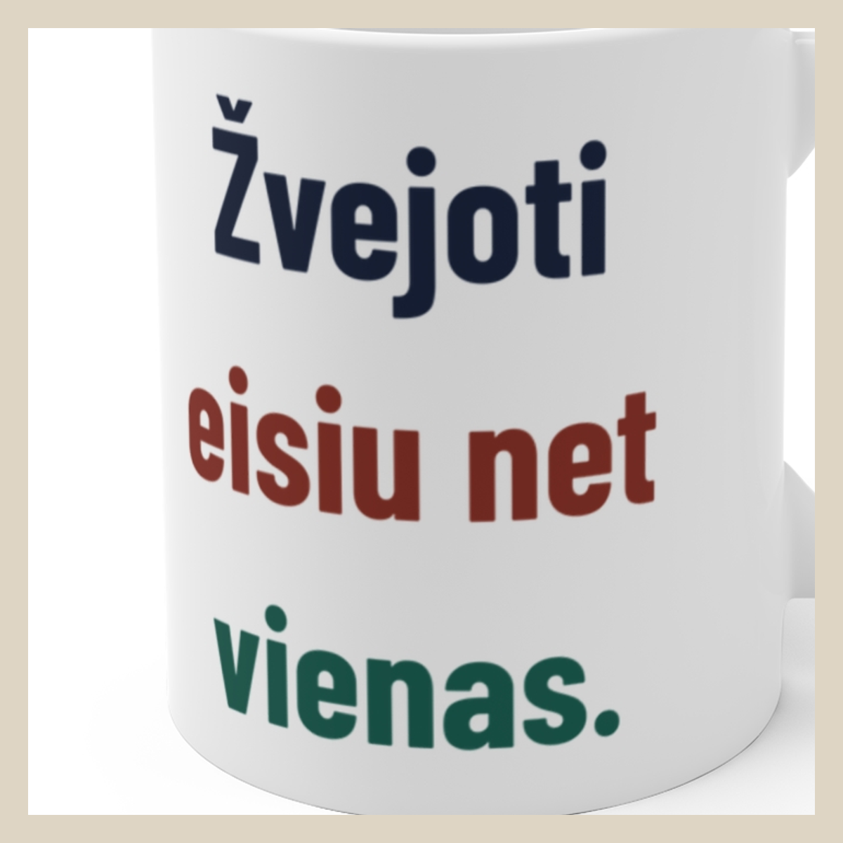 Žvejoju vienas – žuvys mėgsta tylą. – Žvejoti eisiu net vienas. · Puodelis · Užrašo stambus planas