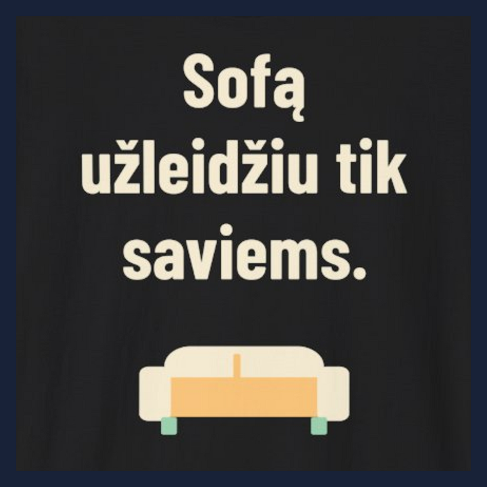 Sofą užleidžiu tik saviems. · Marškinėliai · Užrašo stambus planas