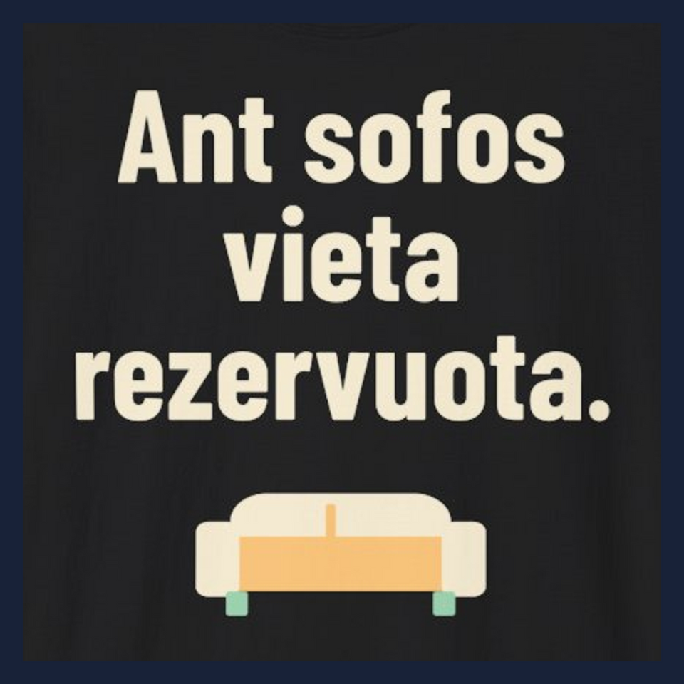 Ant sofos vieta rezervuota. · Marškinėliai · Užrašo stambus planas