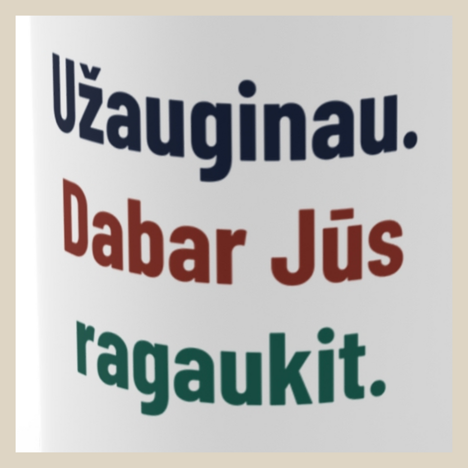 Užauginau. Dabar Jūs ragaukit. · Puodelis · Užrašo stambus planas
