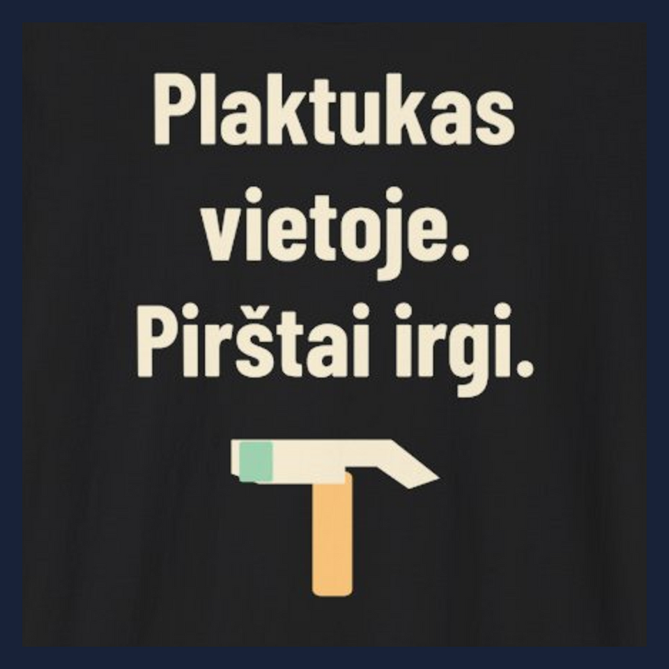 Plaktukas vietoje. Pirštai irgi. · Marškinėliai · D3 dizaino stambus planas