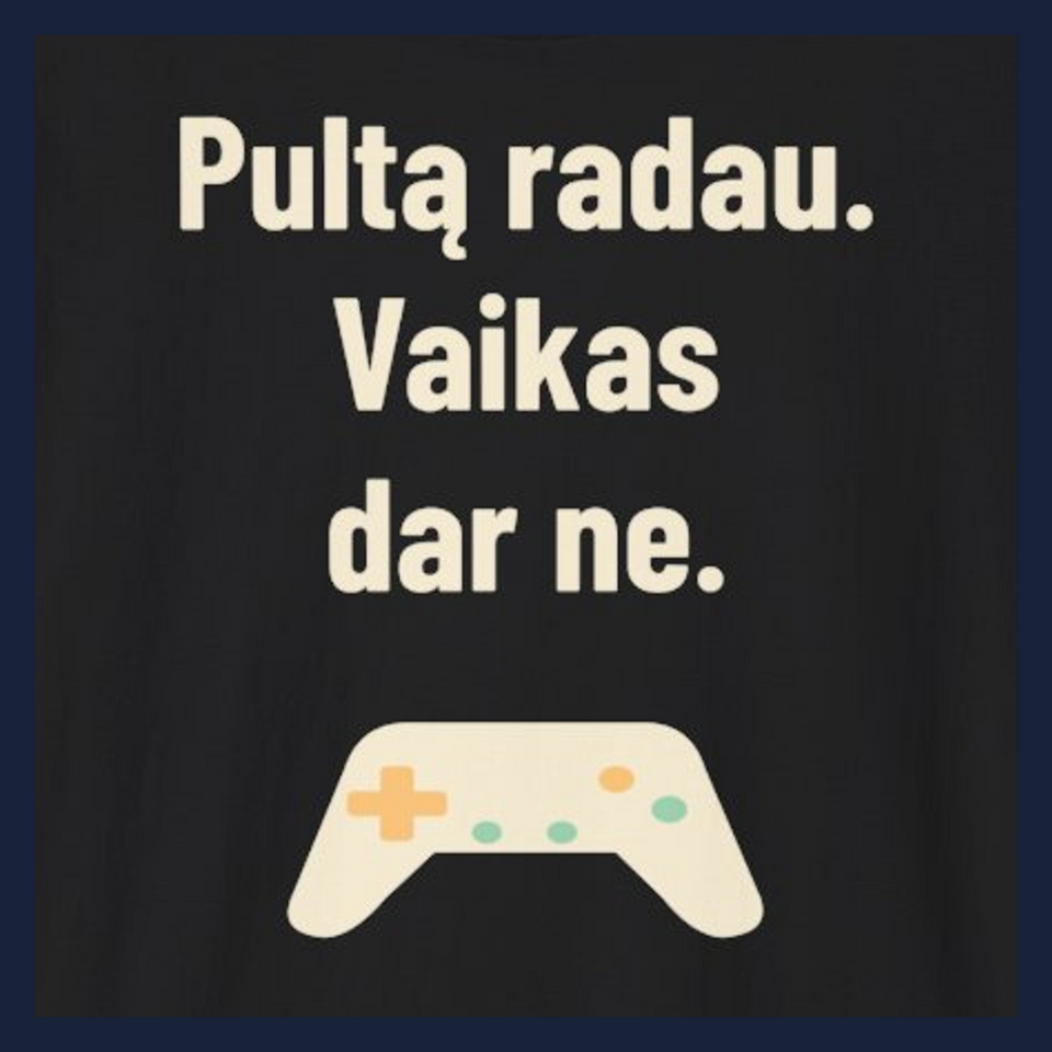 Pultą radau. Vaikas dar ne. · Marškinėliai · Užrašo stambus planas