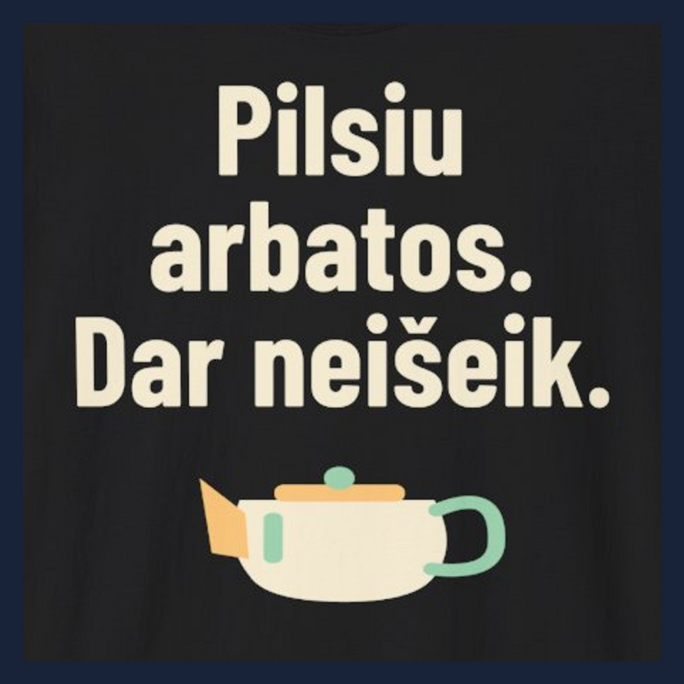 Pilsiu arbatos. Dar neišeik. · Marškinėliai · Užrašo stambus planas