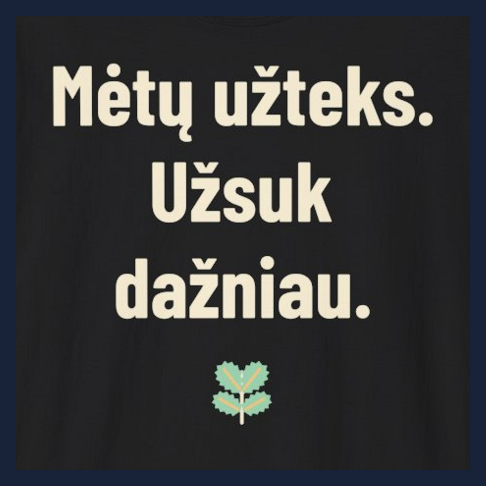 Mėtų užteks. Užsuk dažniau. · Marškinėliai · Užrašo stambus planas