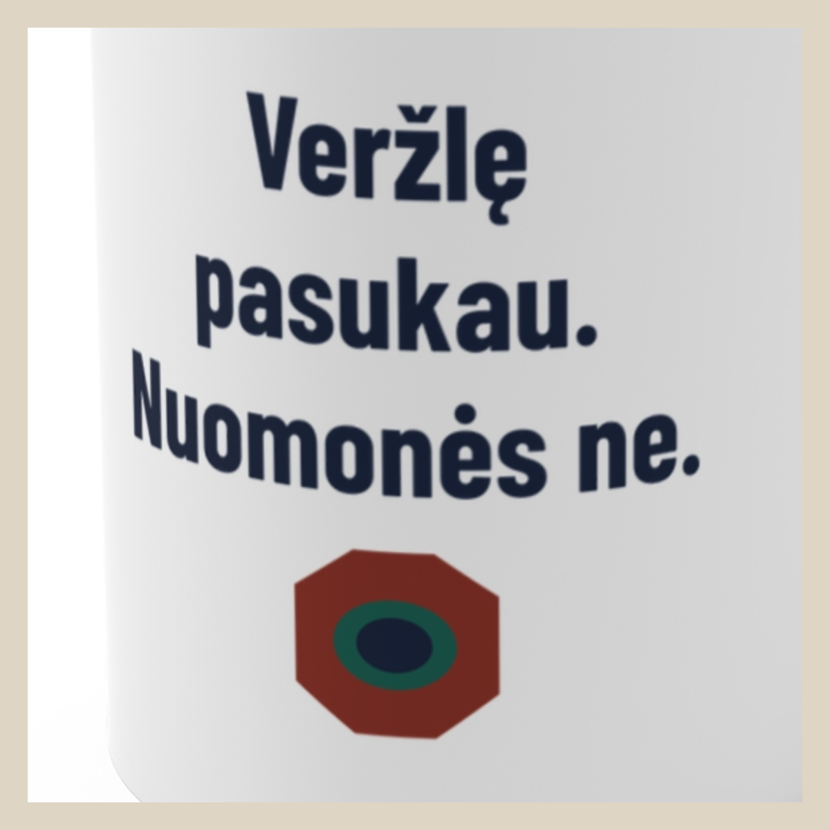 Veržlę pasukau. Nuomonės ne. · Puodelis · Užrašo stambus planas