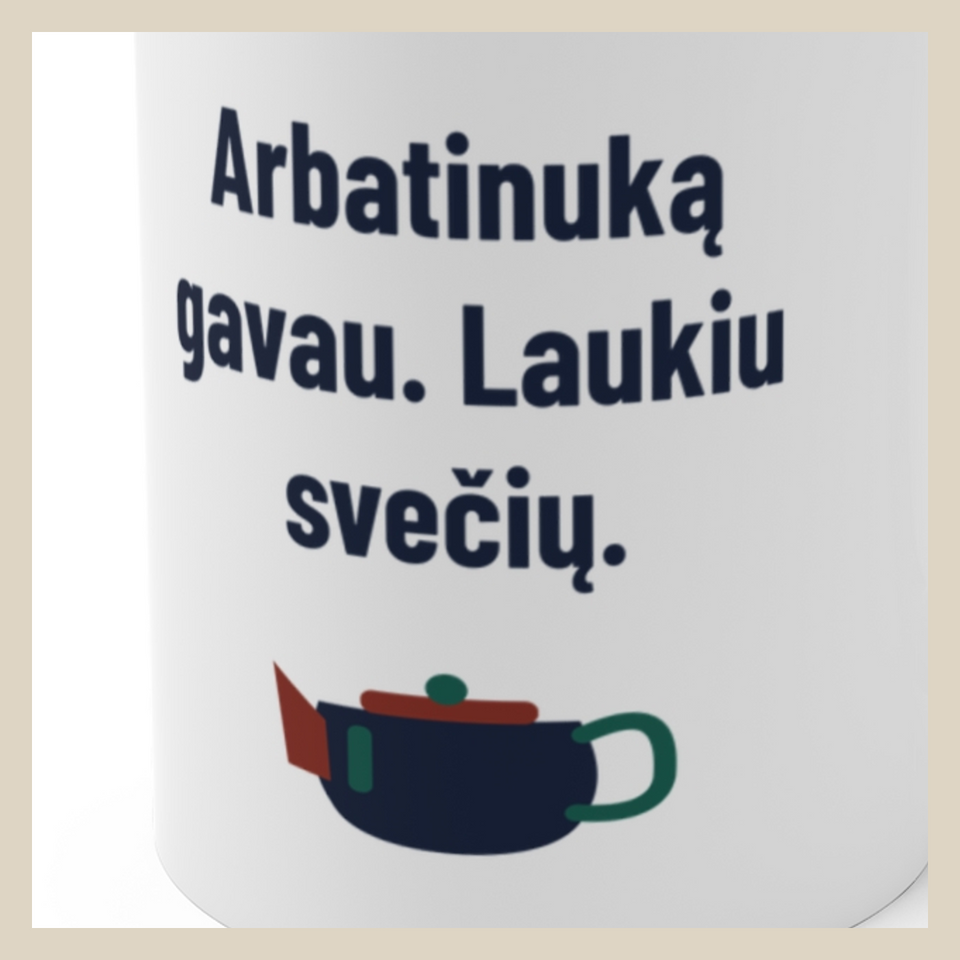 Arbatinuką gavau. Laukiu svečių. · Puodelis · Užrašo stambus planas