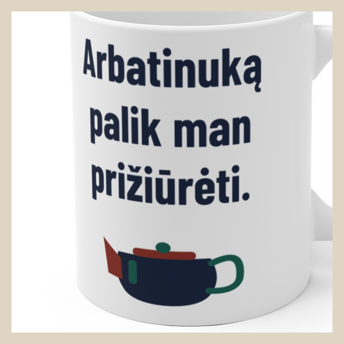 Arbatinuką prižiūriu aš. Tu – sąskaitas. – Arbatinuką palik man prižiūrėti. · Puodelis · Užrašo stambus planas