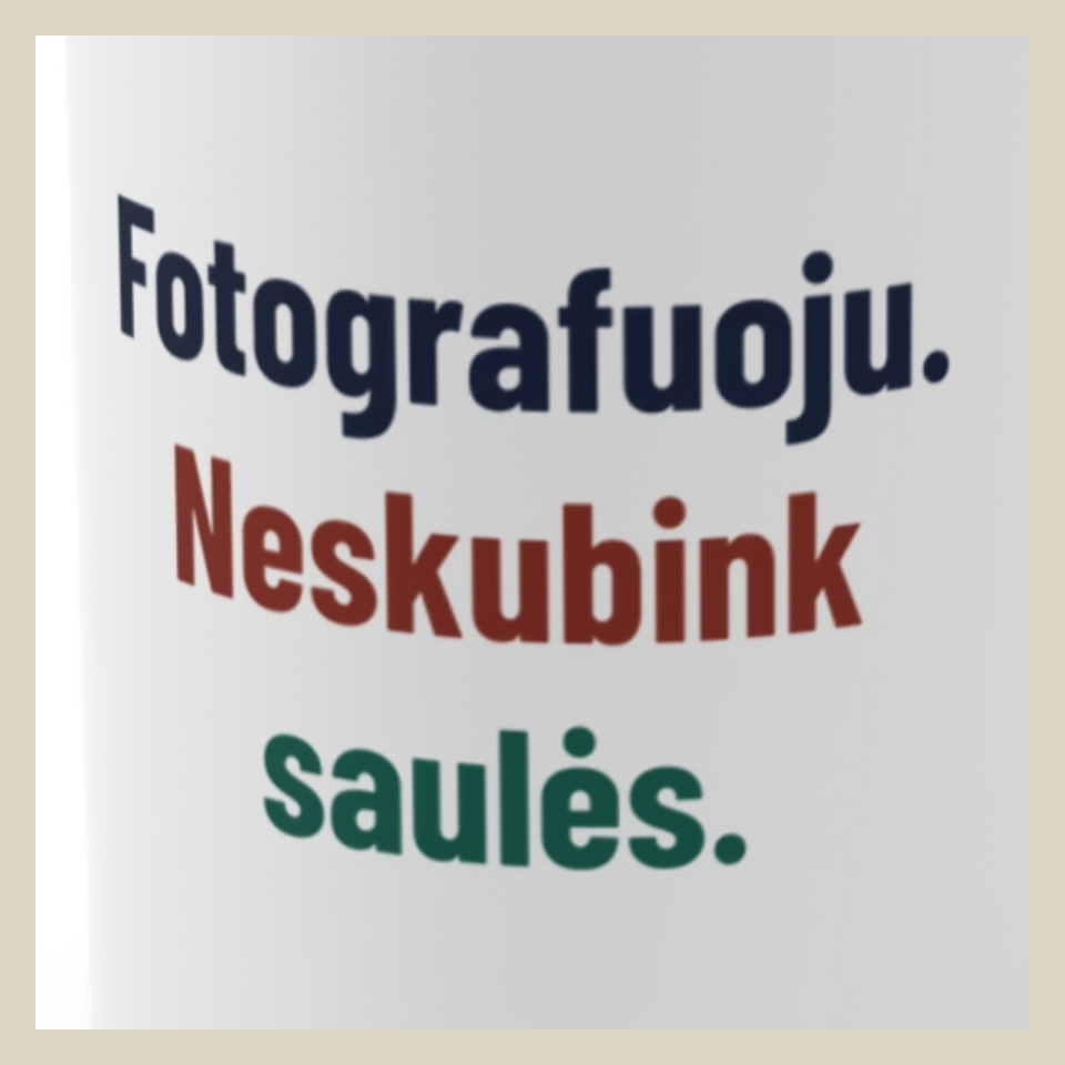 Fotografuoju. Neskubink saulės. · Puodelis · Užrašo stambus planas