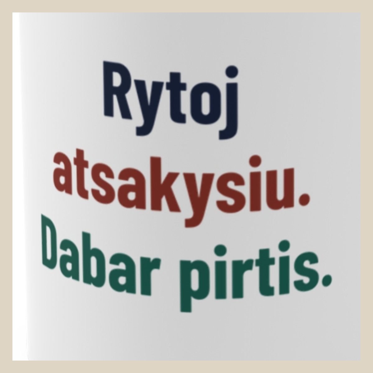 Rytoj atsakysiu. Dabar pirtis. · Puodelis · Užrašo stambus planas