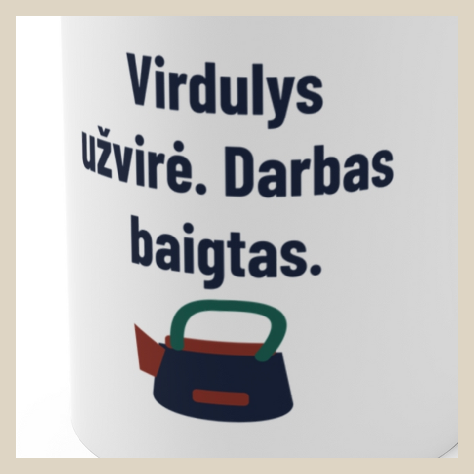 Virdulys užvirė. Darbas baigtas. · Puodelis · Užrašo stambus planas