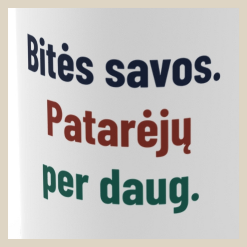 Bitės savos. Patarėjų per daug. · Puodelis · Užrašo stambus planas