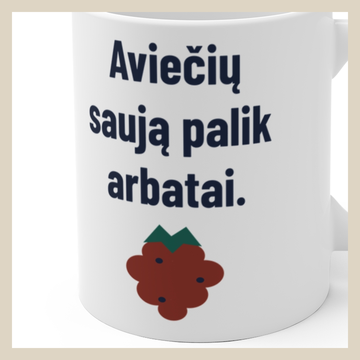 Aviečių saują palik arbatai. · Puodelis · Užrašo stambus planas