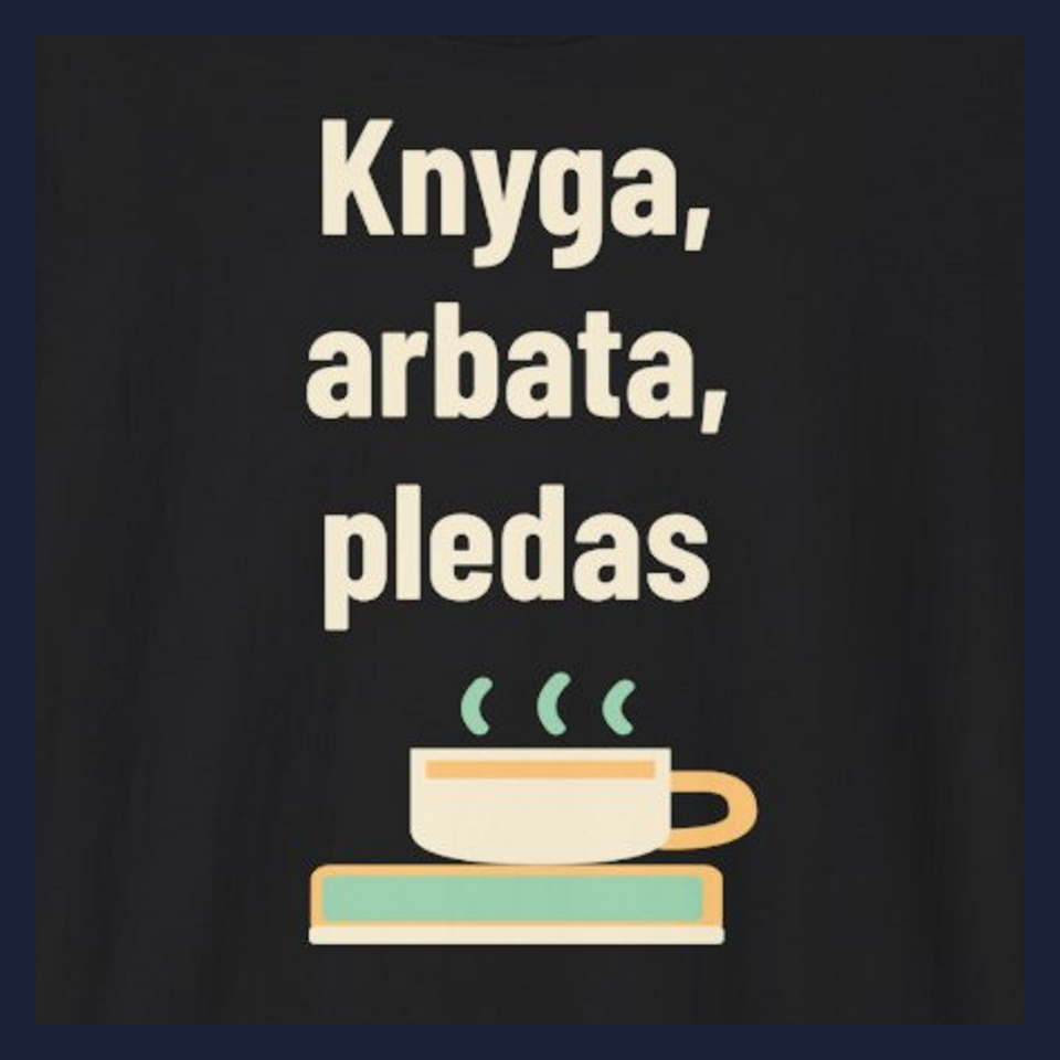 Knyga, arbata, pledas · Marškinėliai · Užrašo stambus planas