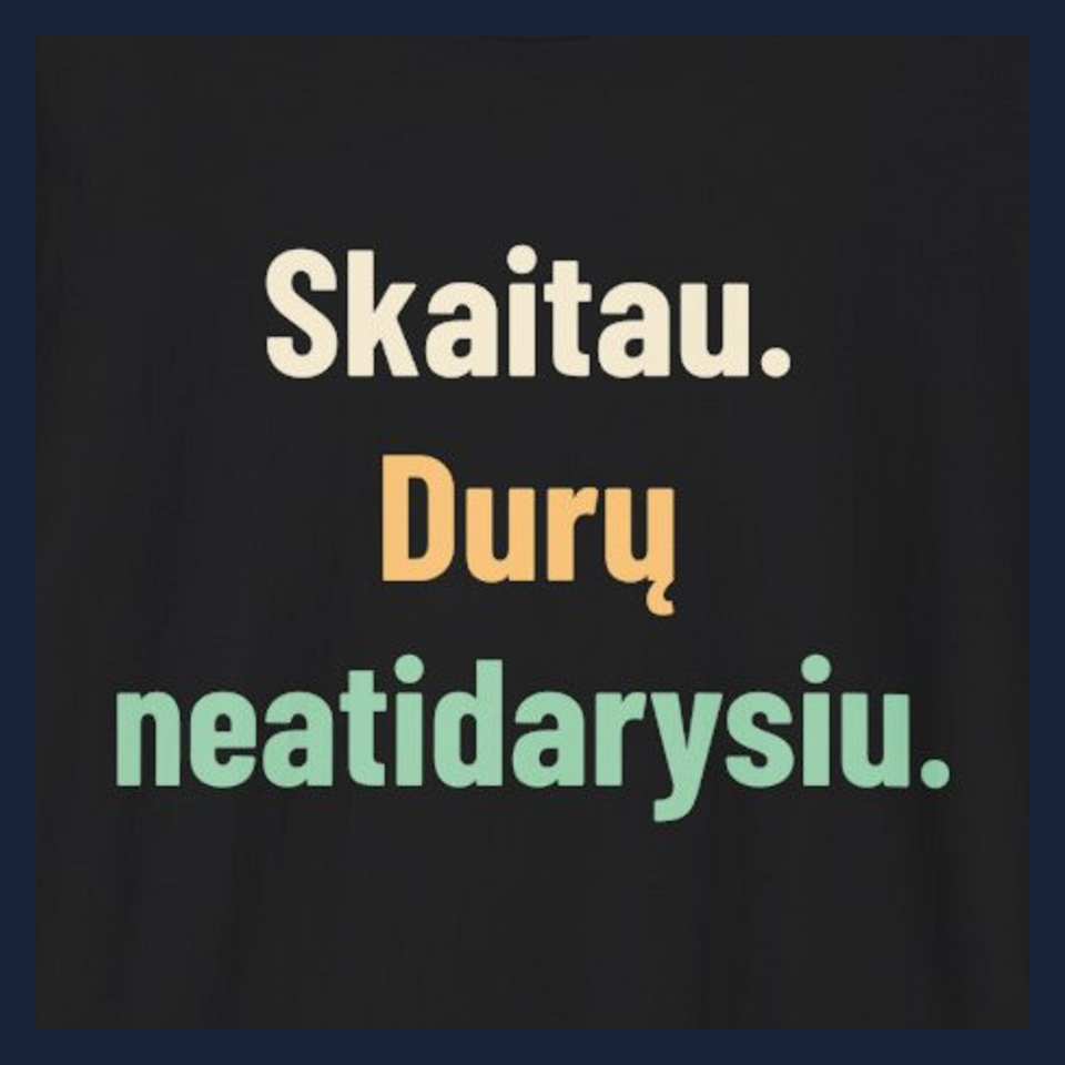 Skaitau. Durų neatidarysiu. · Marškinėliai · Užrašo stambus planas