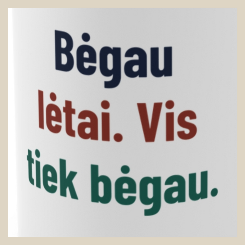 Bėgau lėtai. Vis tiek bėgau. · Puodelis · Užrašo stambus planas
