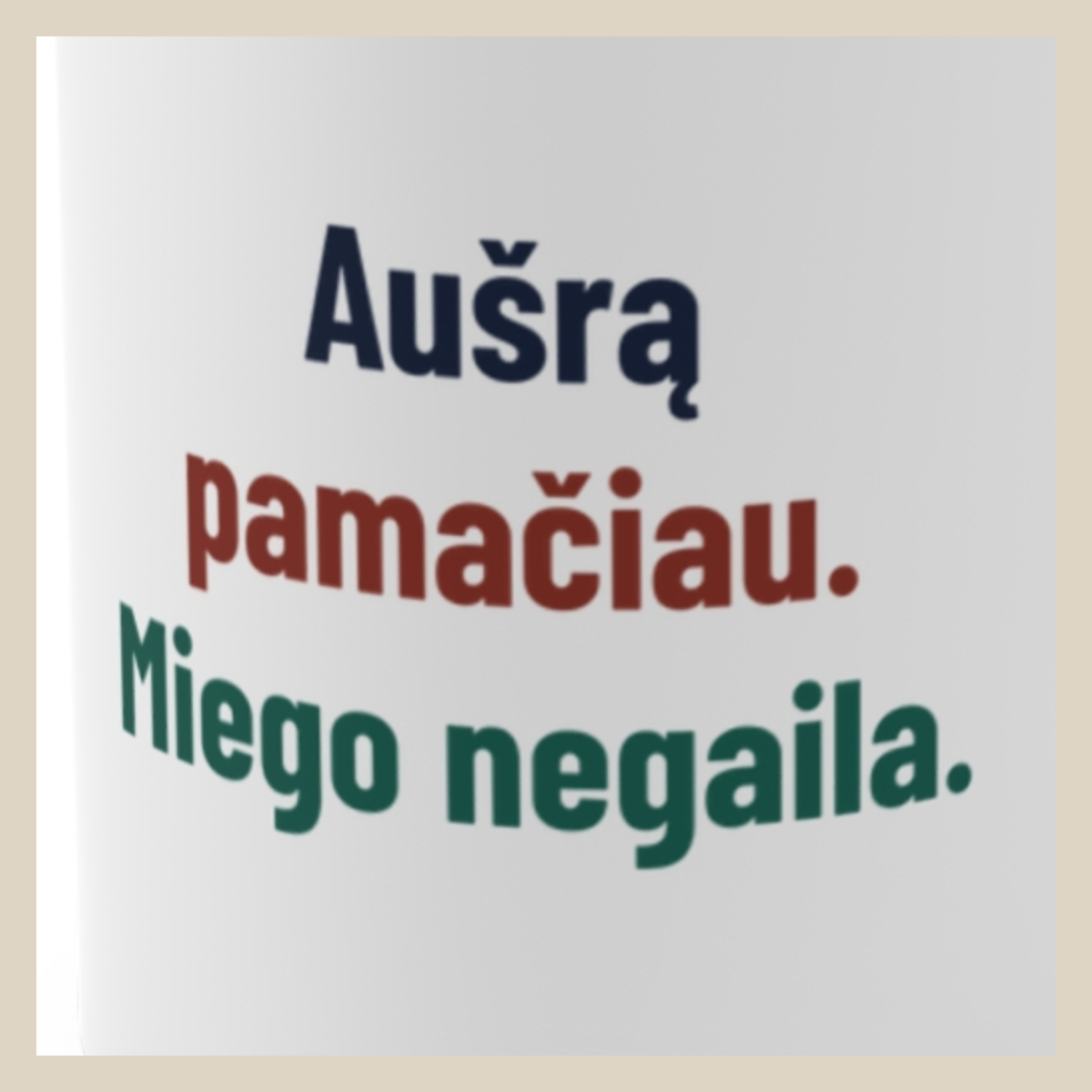 Aušrą pamačiau. Miego negaila. · Puodelis · Užrašo stambus planas