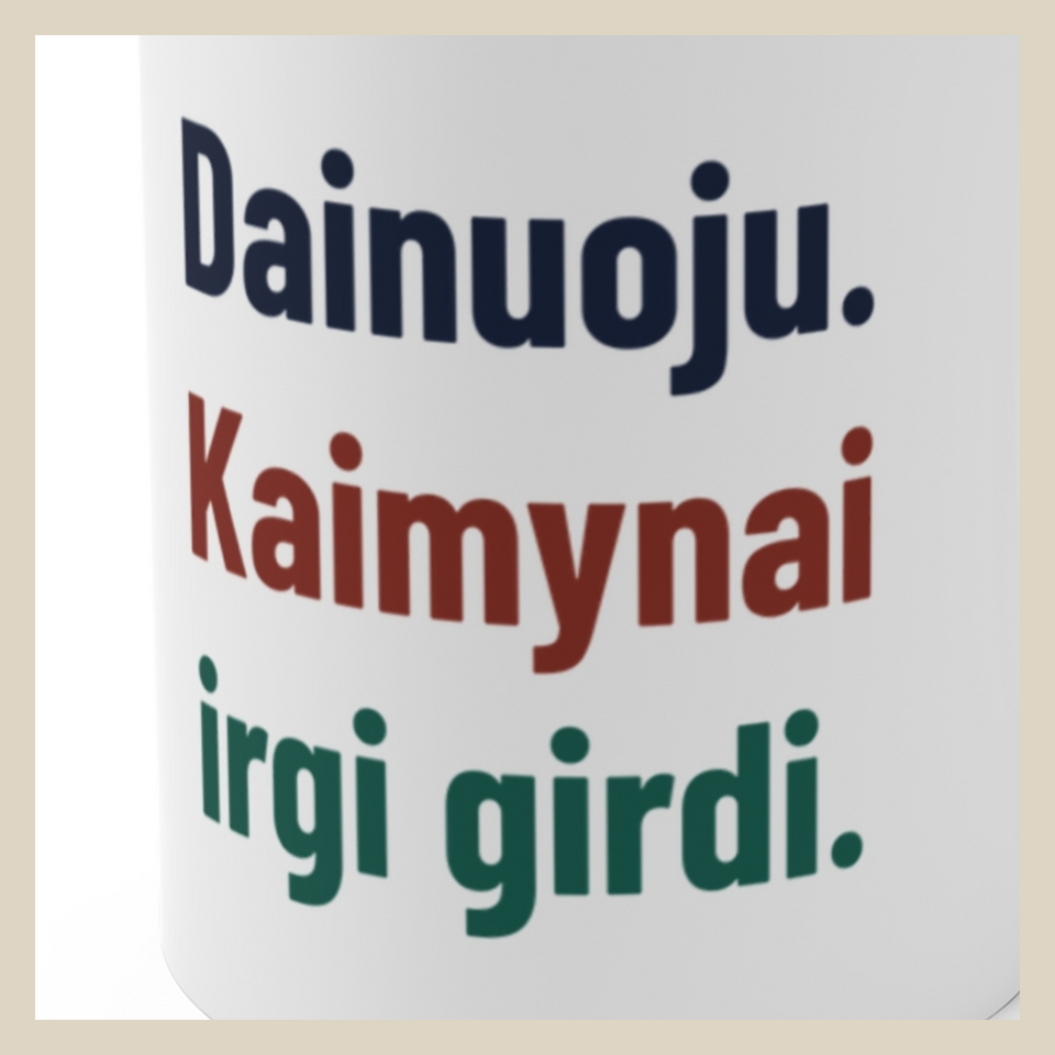 Dainuoju. Kaimynai irgi girdi. · Puodelis · Užrašo stambus planas