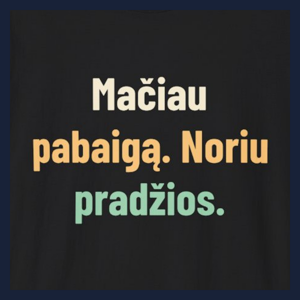 Mačiau pabaigą. Noriu pradžios. · Marškinėliai · Užrašo stambus planas