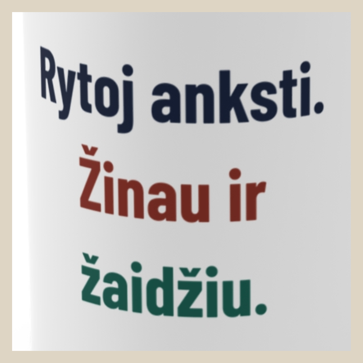 Rytoj anksti. Žinau ir žaidžiu. · Puodelis · Užrašo stambus planas
